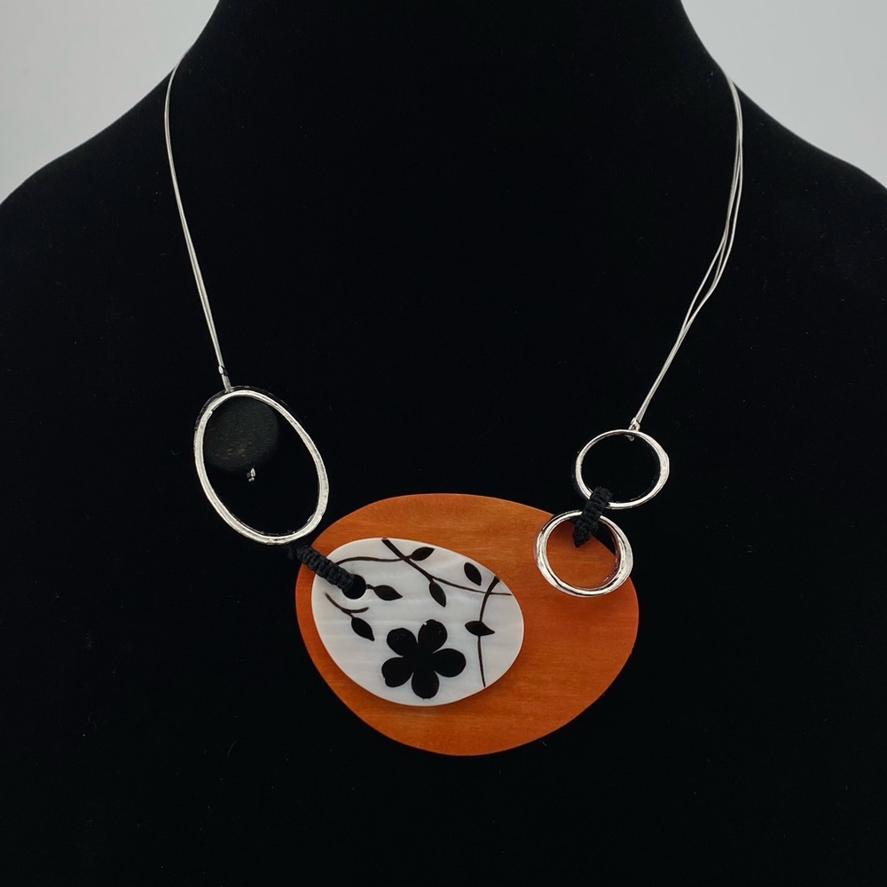🇨🇦 Elegant Orange and Black Floral Necklace by Caracol